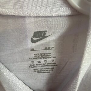 NWT ✅🩵 KIDS 😊 NIKE Black and Gray 3-Piece Set hoddie/pants/vest size 24 months.